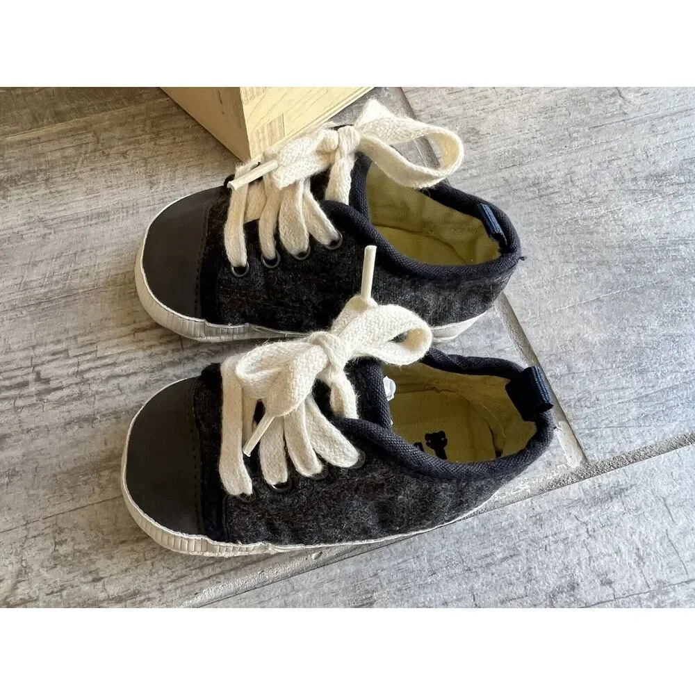 OLD NAVY Baby Boy Soft Sole Crib Shoes Fashion Sneakers NEW Size 3 6-12m Lace Up